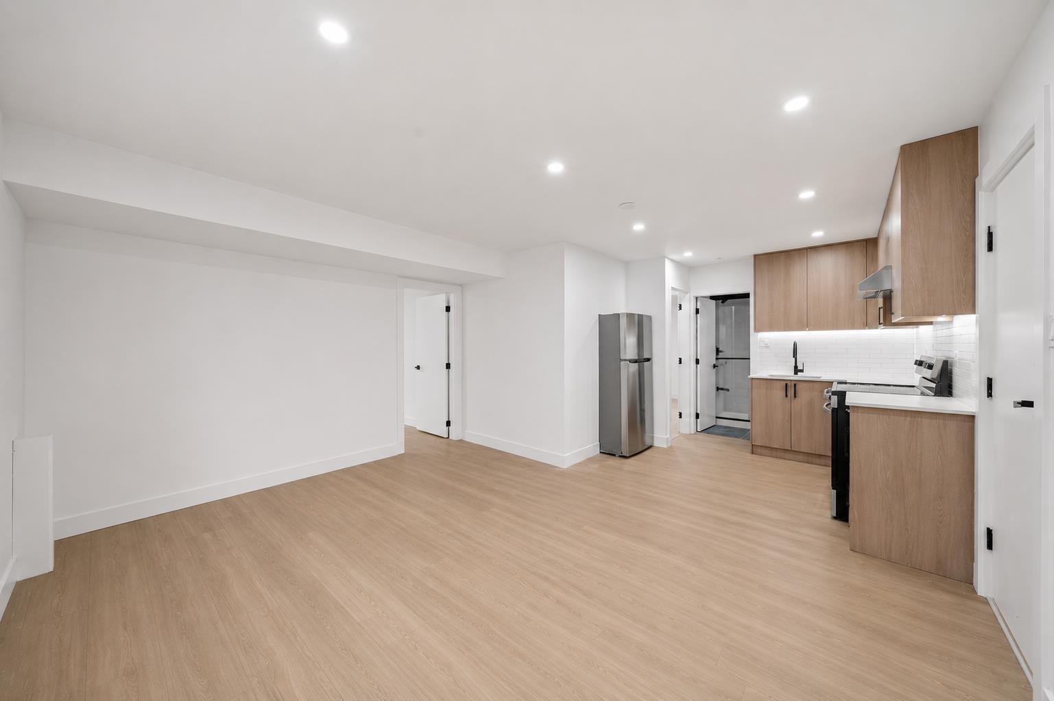 1576 161 Street Property Photo 12