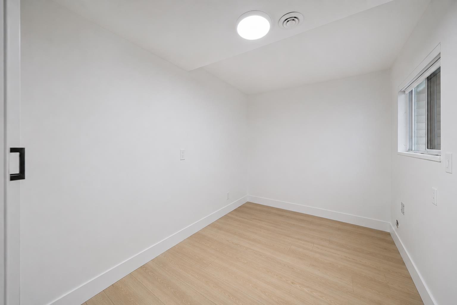 1576 161 Street Property Photo 13