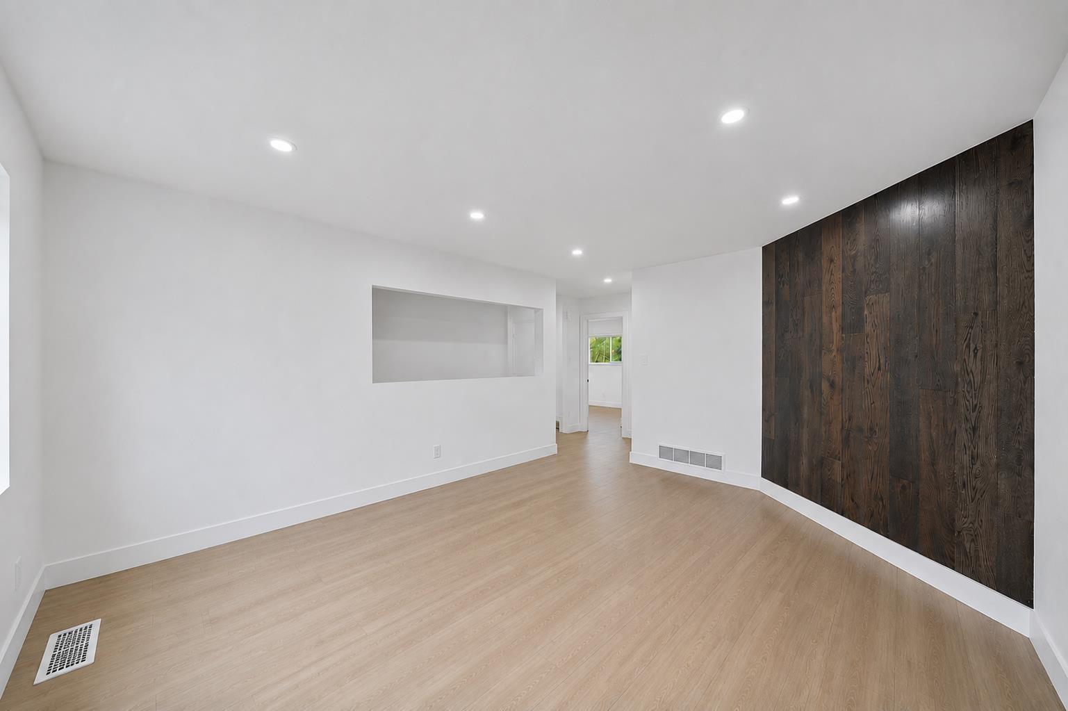 1576 161 Street Property Photo 18