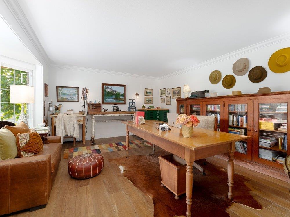 23873 12 Avenue Property Photo 6
