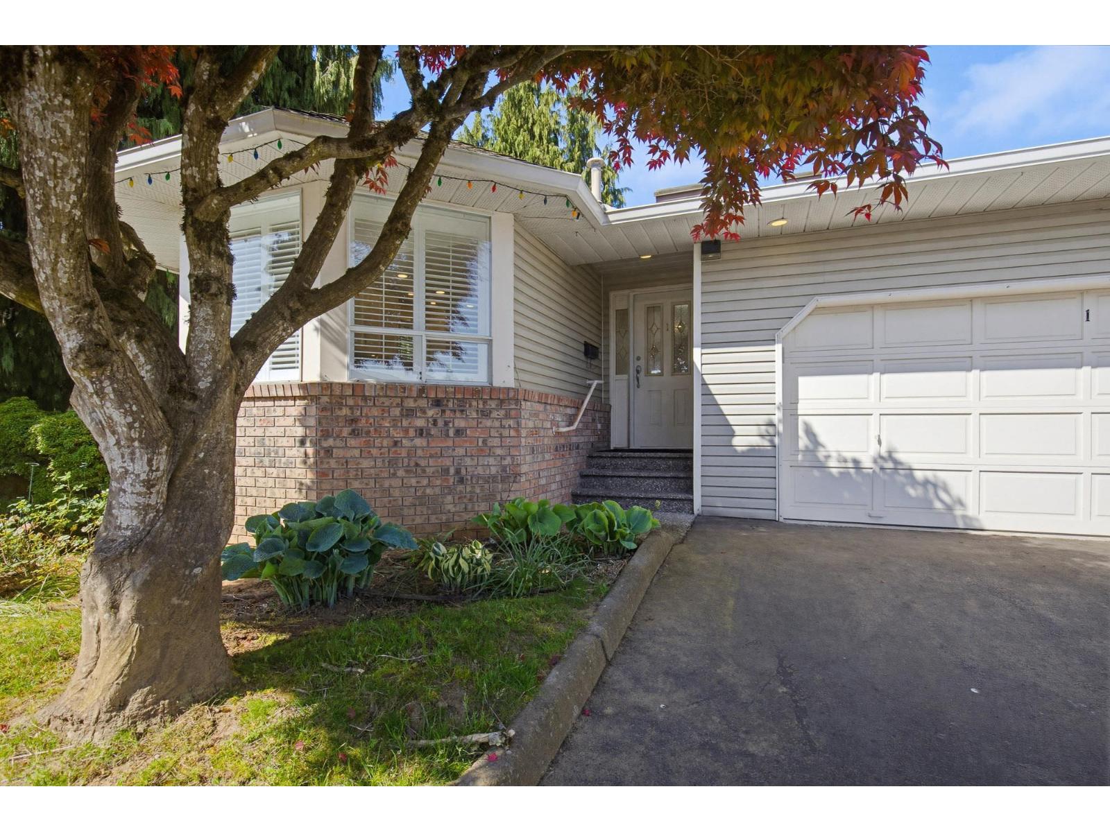 1 32615 Murray Avenue Property Photo 2