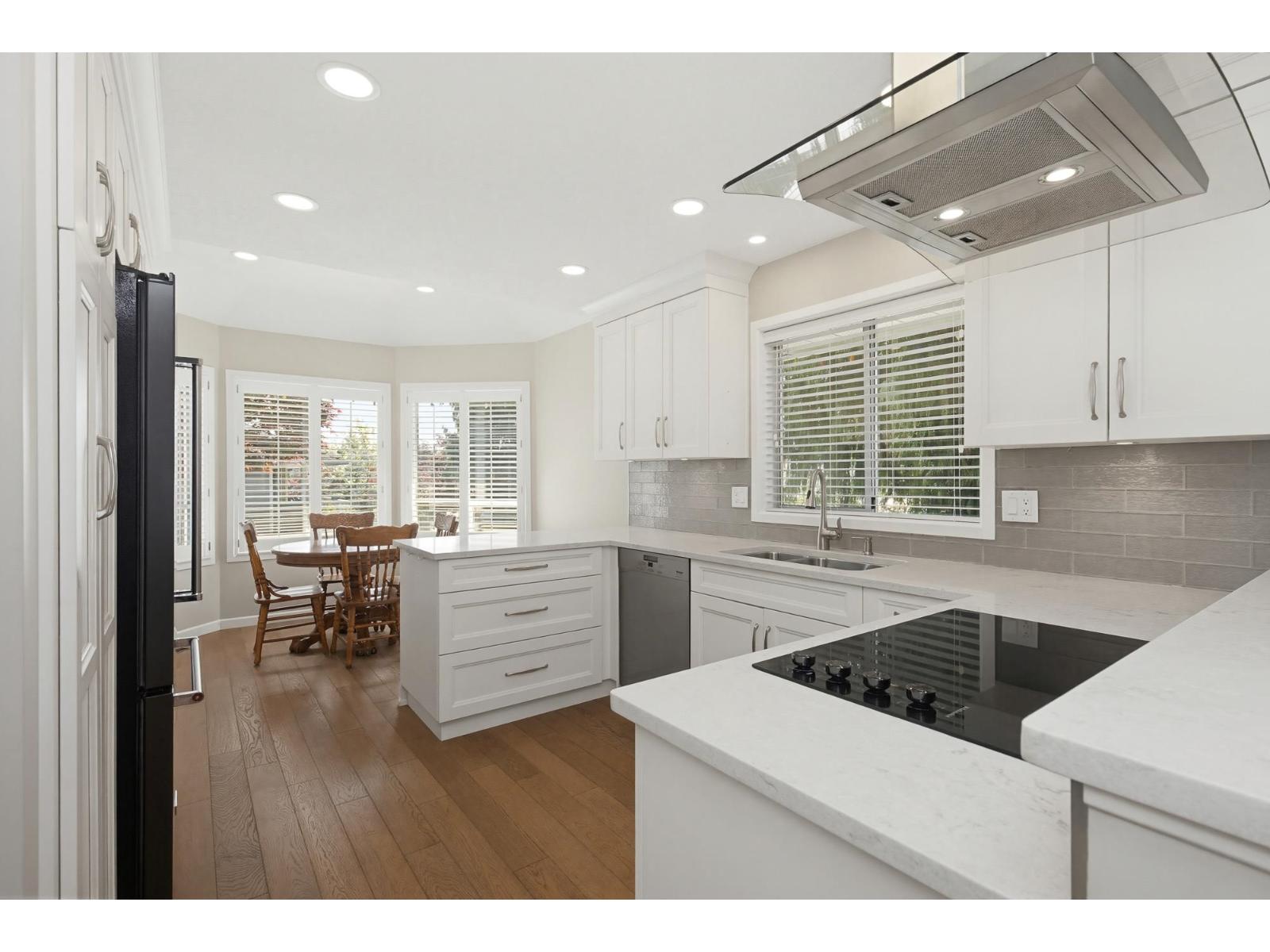 1 32615 Murray Avenue Property Photo 3