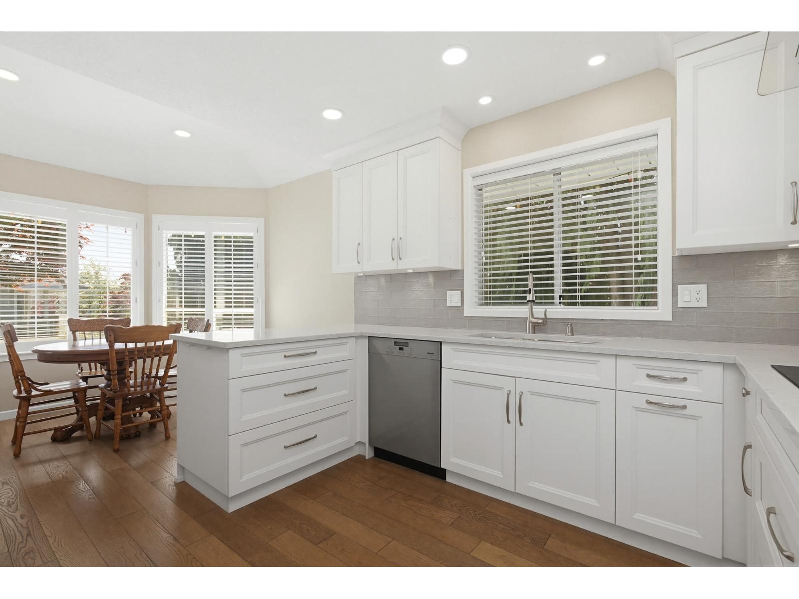 1 32615 Murray Avenue Property Photo 4