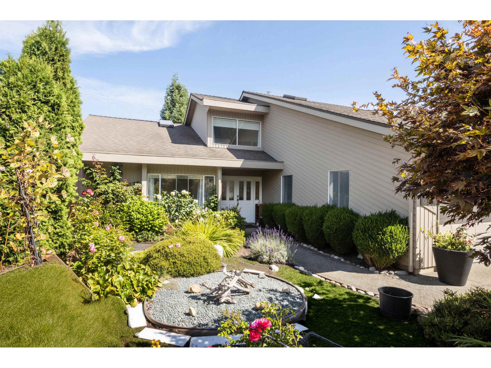 880 164a Street Property Photo 2