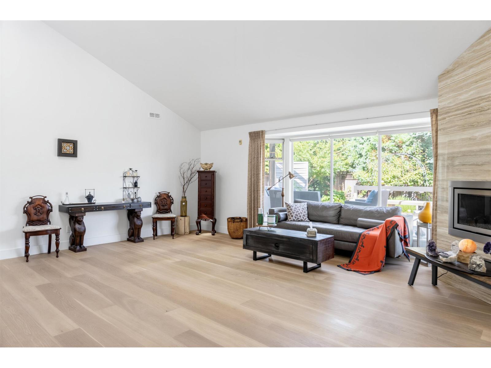 880 164a Street Property Photo 14