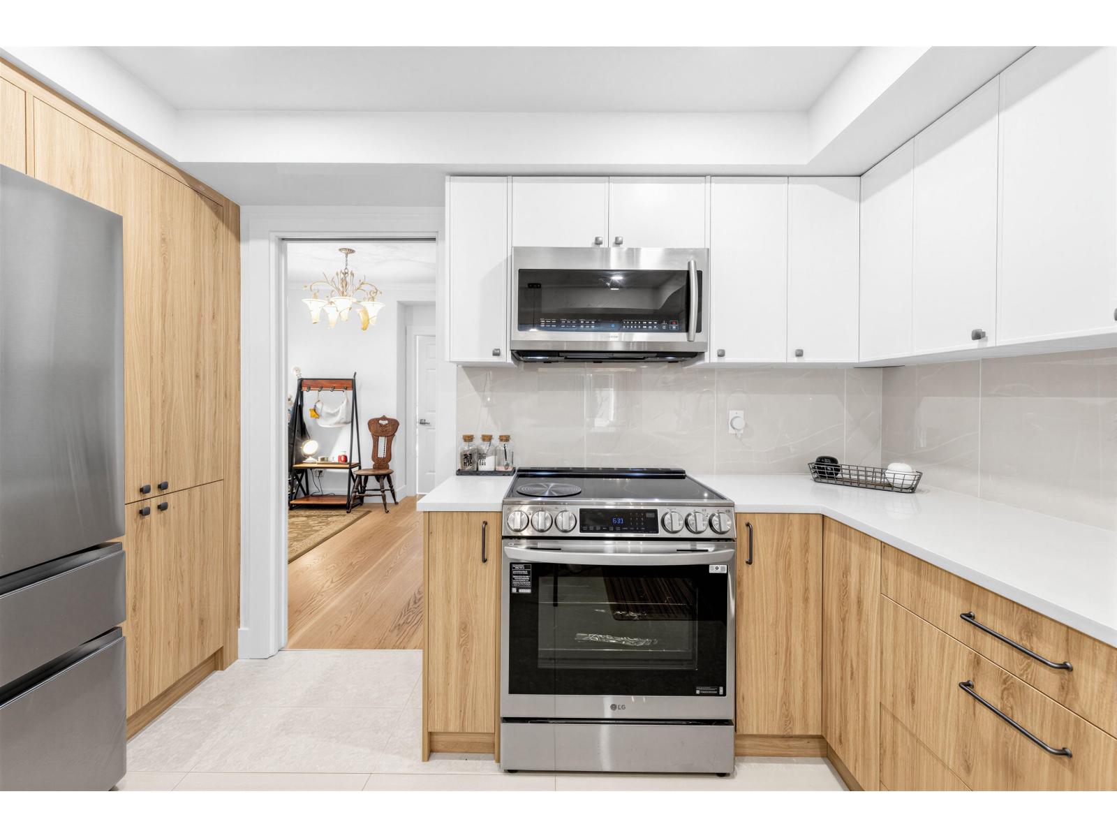 880 164a Street Property Photo 17