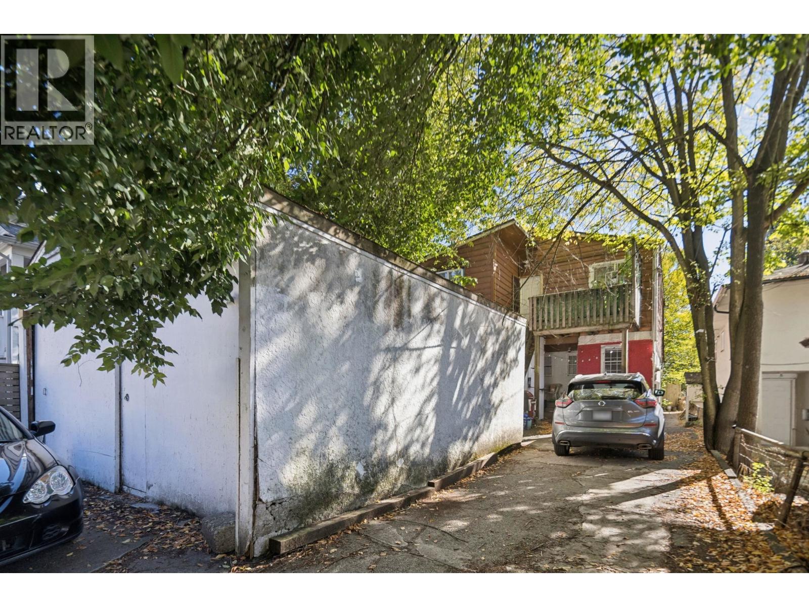 695 E 12th Avenue Property Photo 2