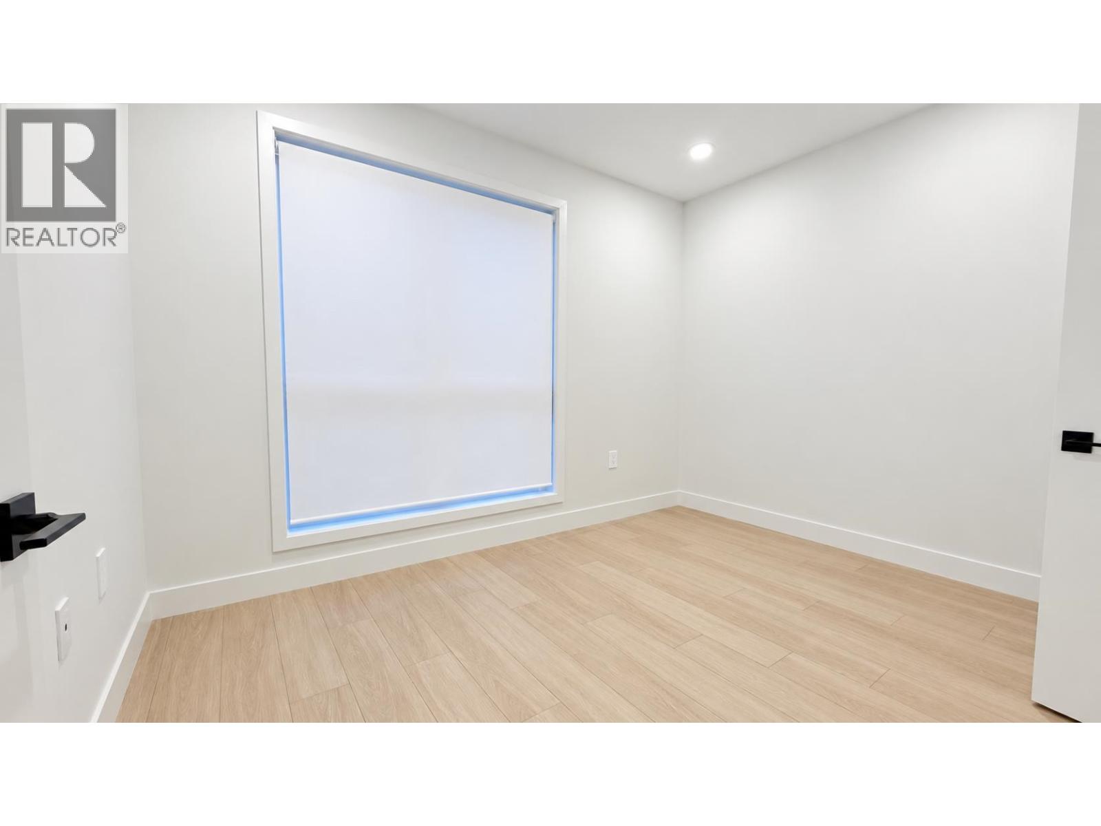 3 8300 No 3 Road Property Photo 3