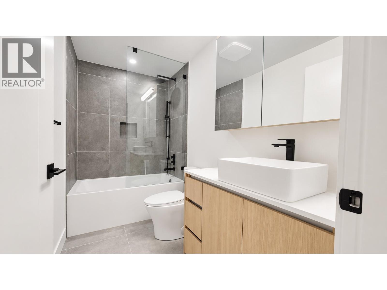 3 8300 No 3 Road Property Photo 8