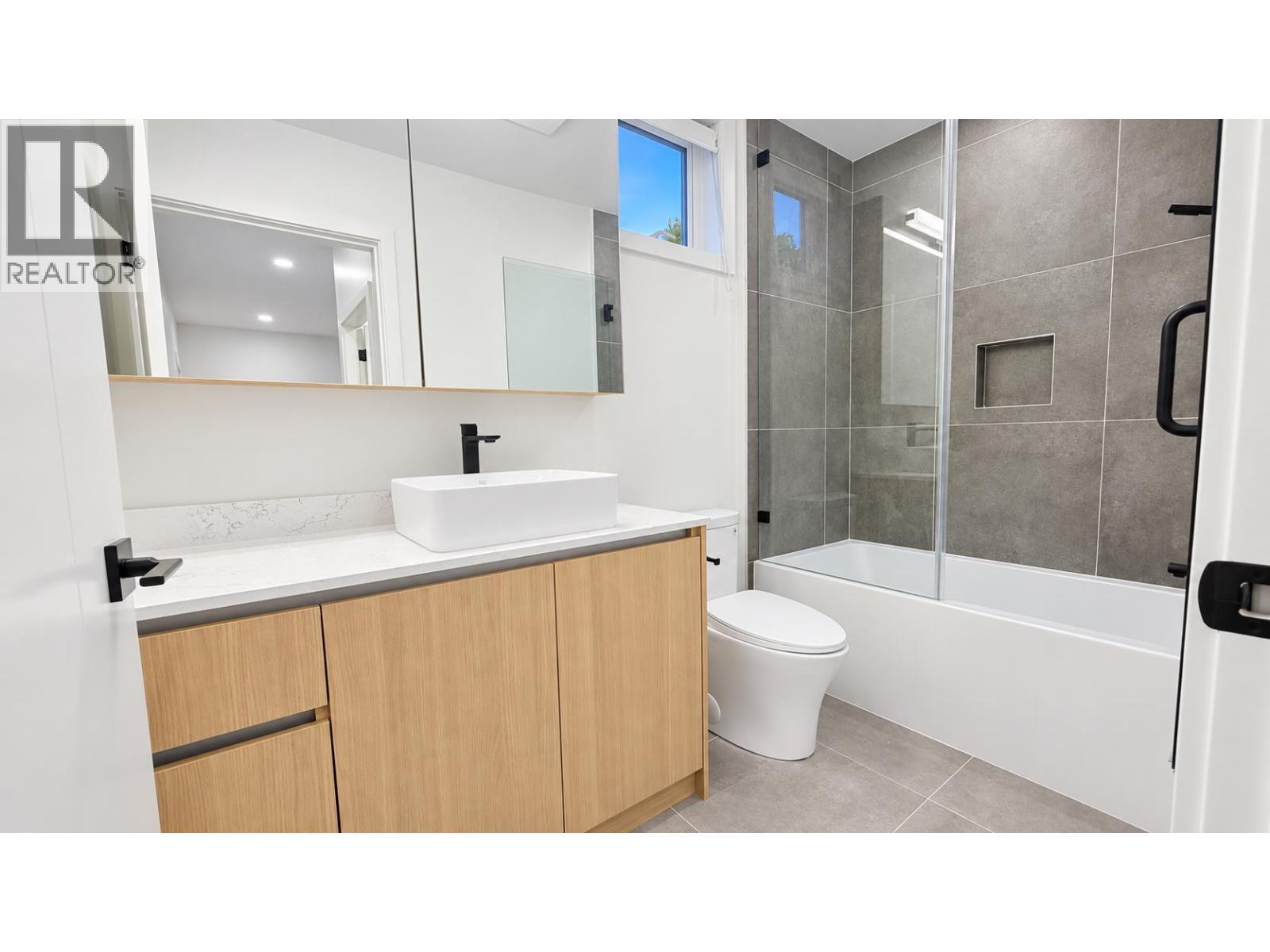 3 8300 No 3 Road Property Photo 10