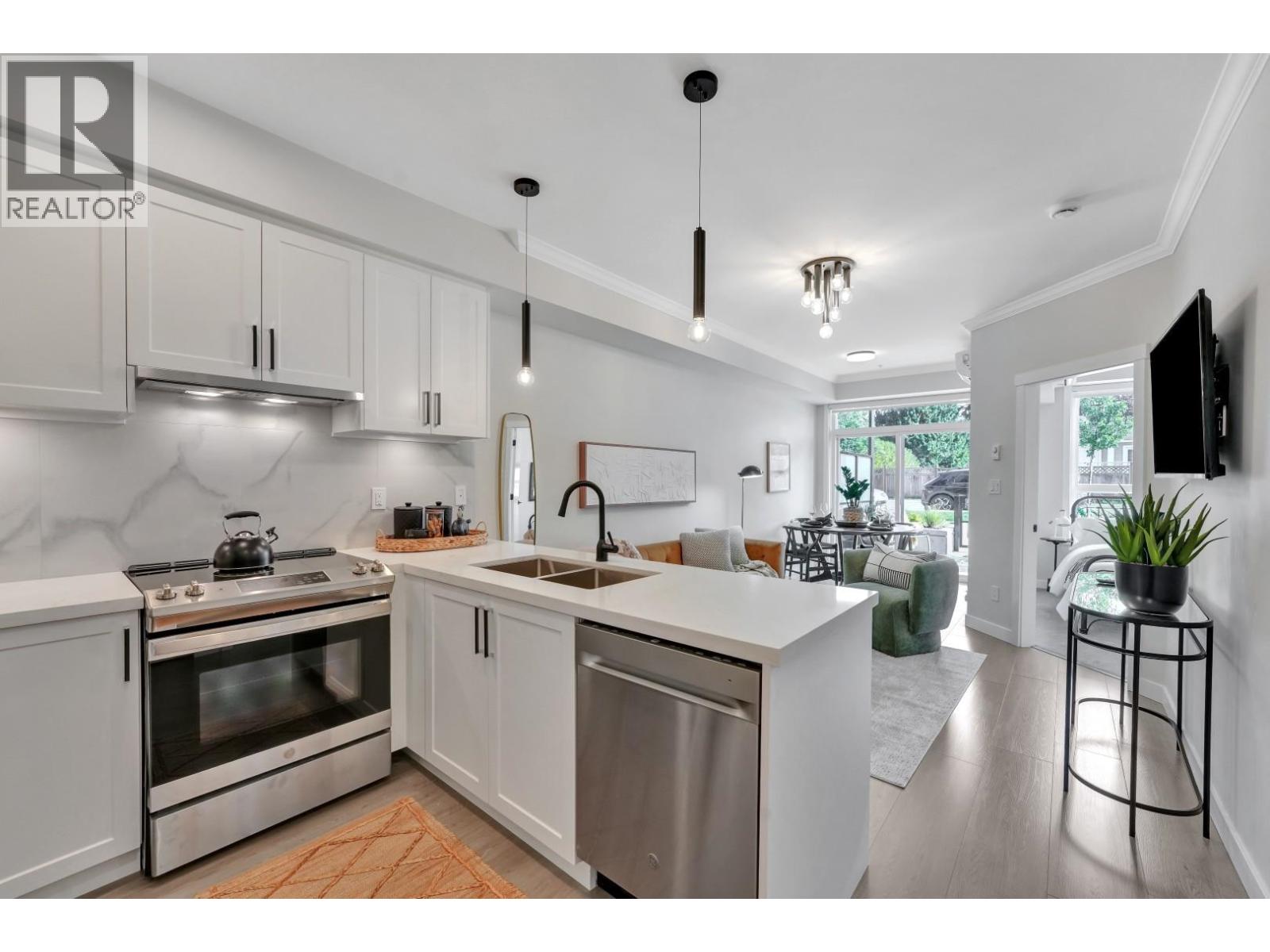 113 12143 223 Street Property Photo 12