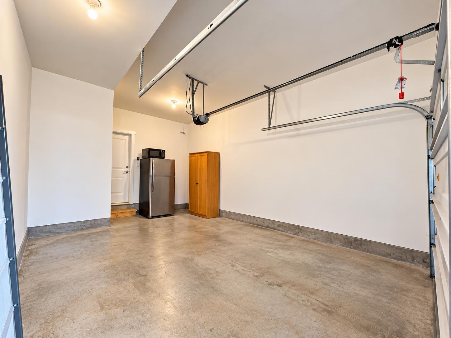 81 5888 144 Street Property Photo 4