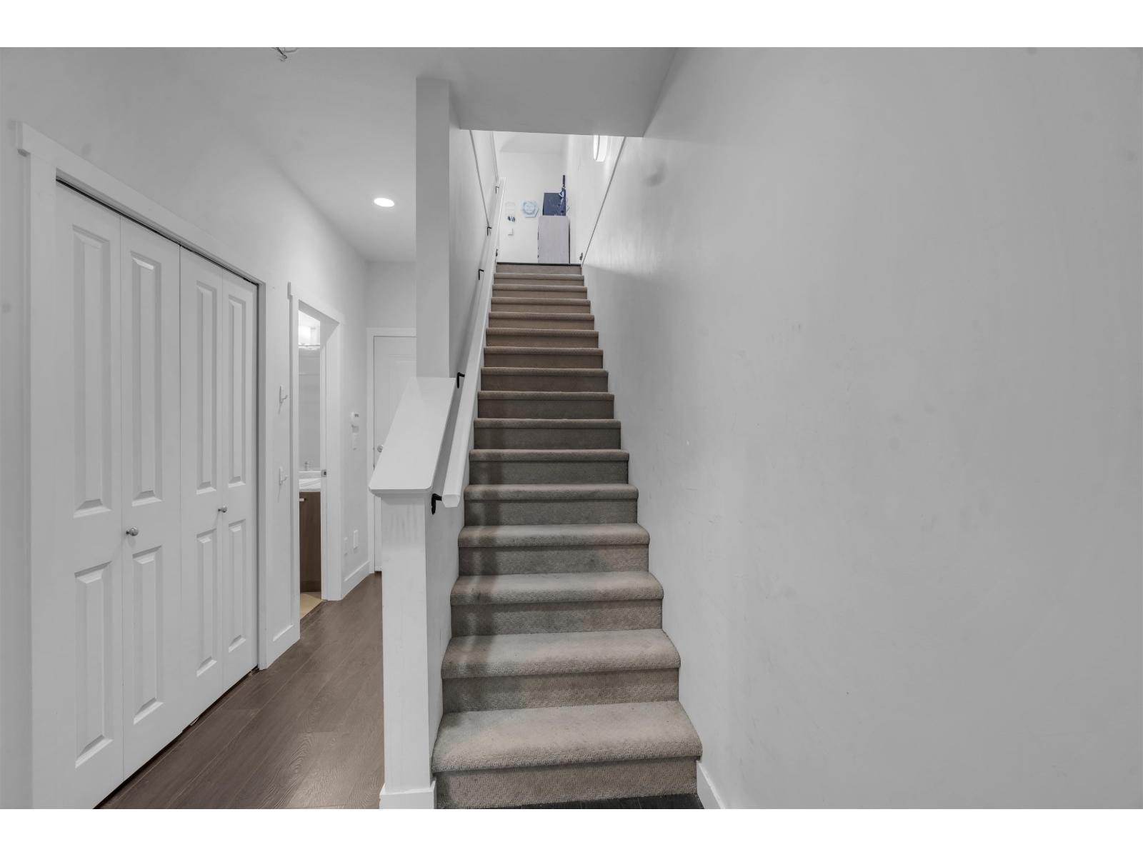 81 5888 144 Street Property Photo 5