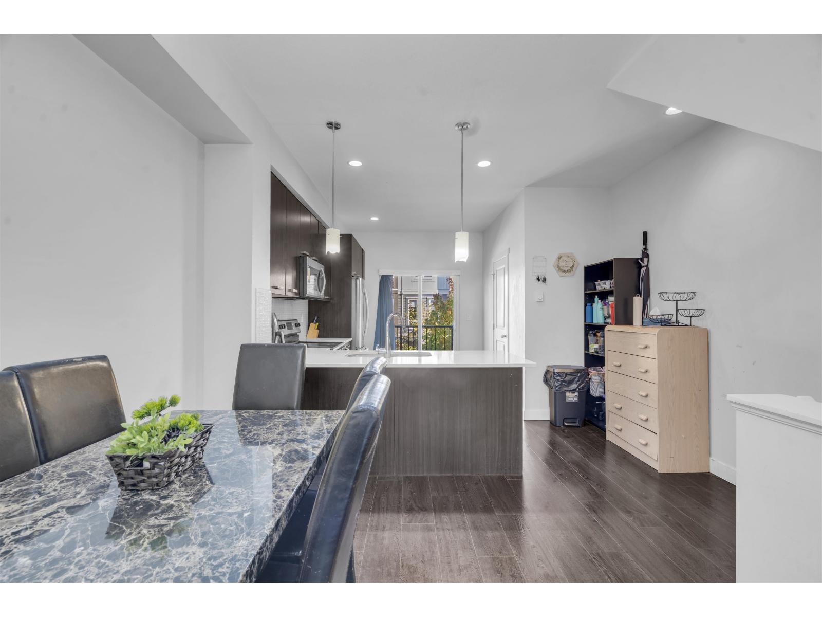 81 5888 144 Street Property Photo 7