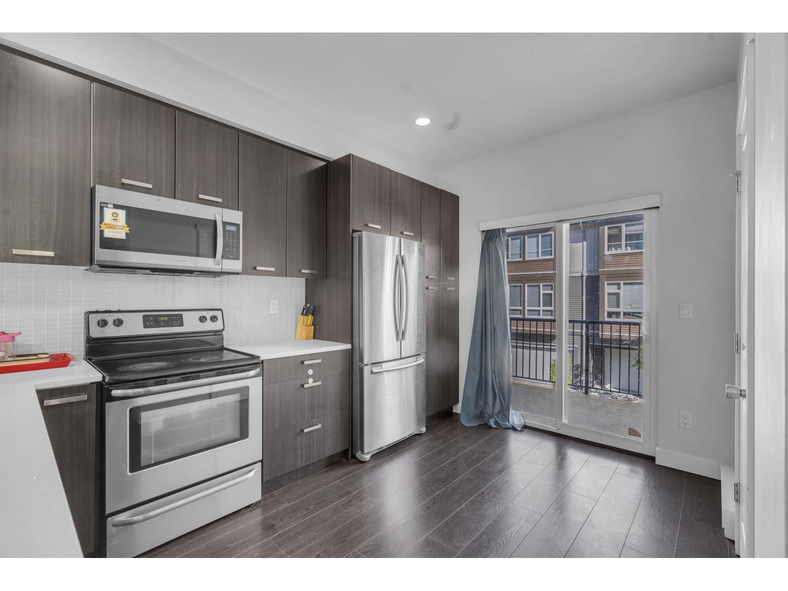 81 5888 144 Street Property Photo 8