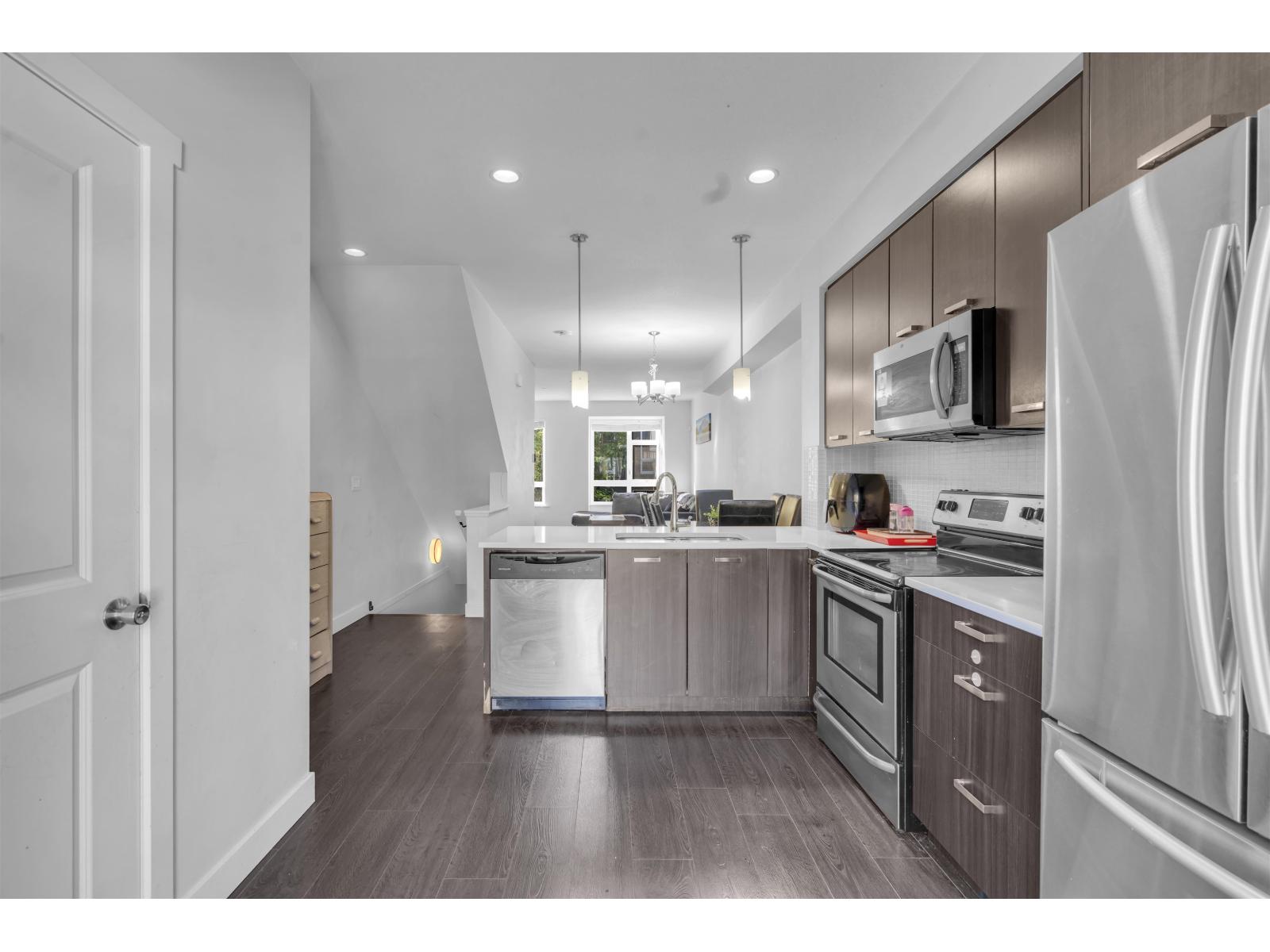 81 5888 144 Street Property Photo 9