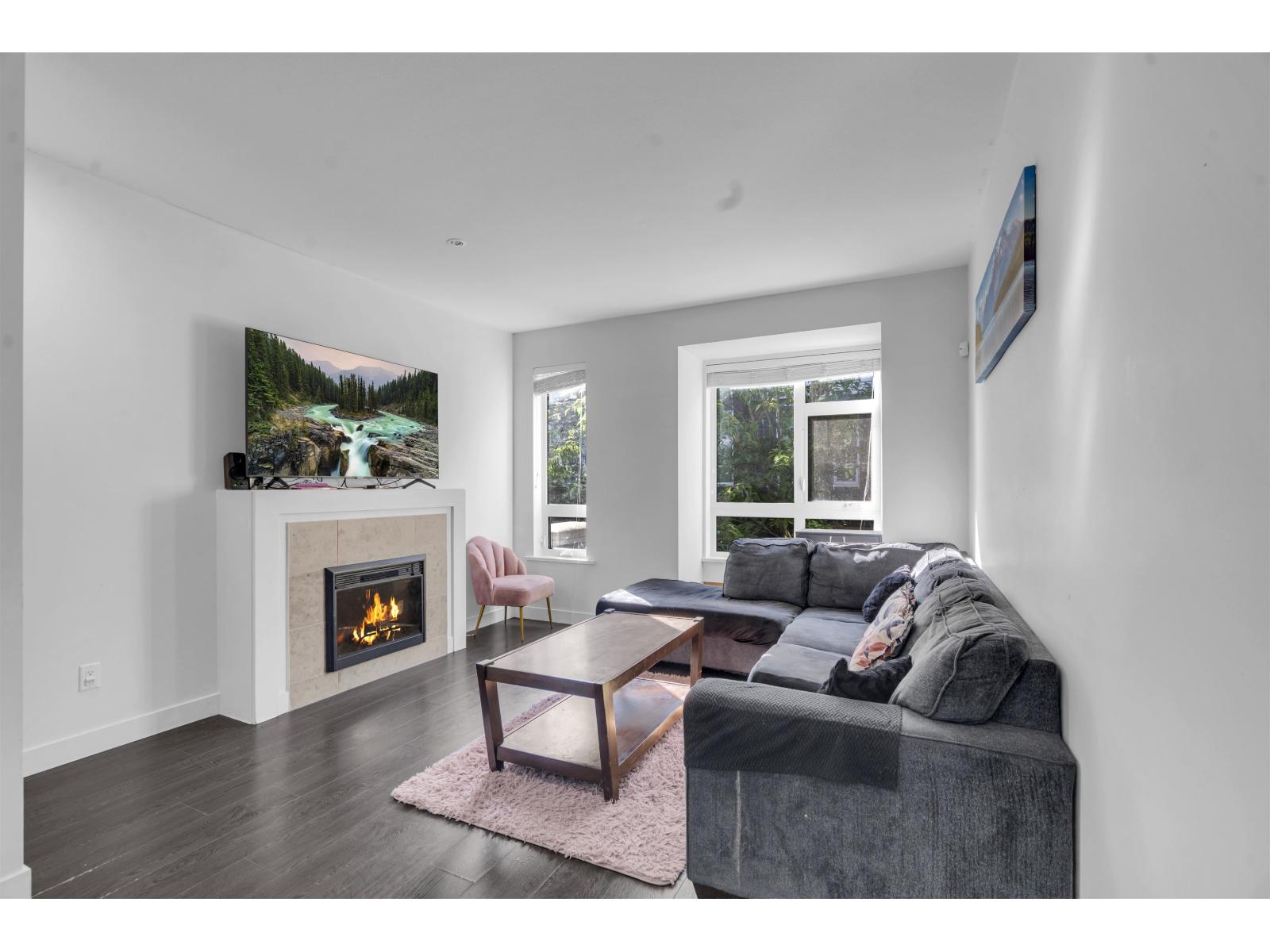 81 5888 144 Street Property Photo 11