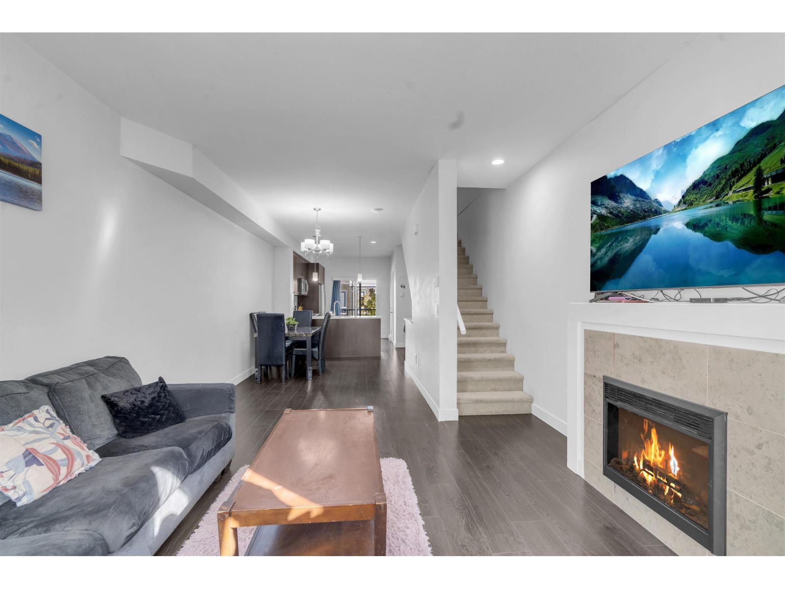 81 5888 144 Street Property Photo 14