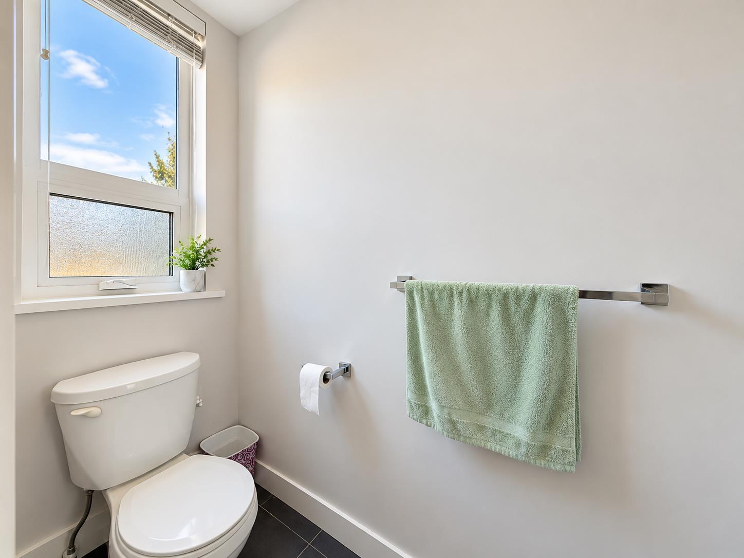 81 5888 144 Street Property Photo 15