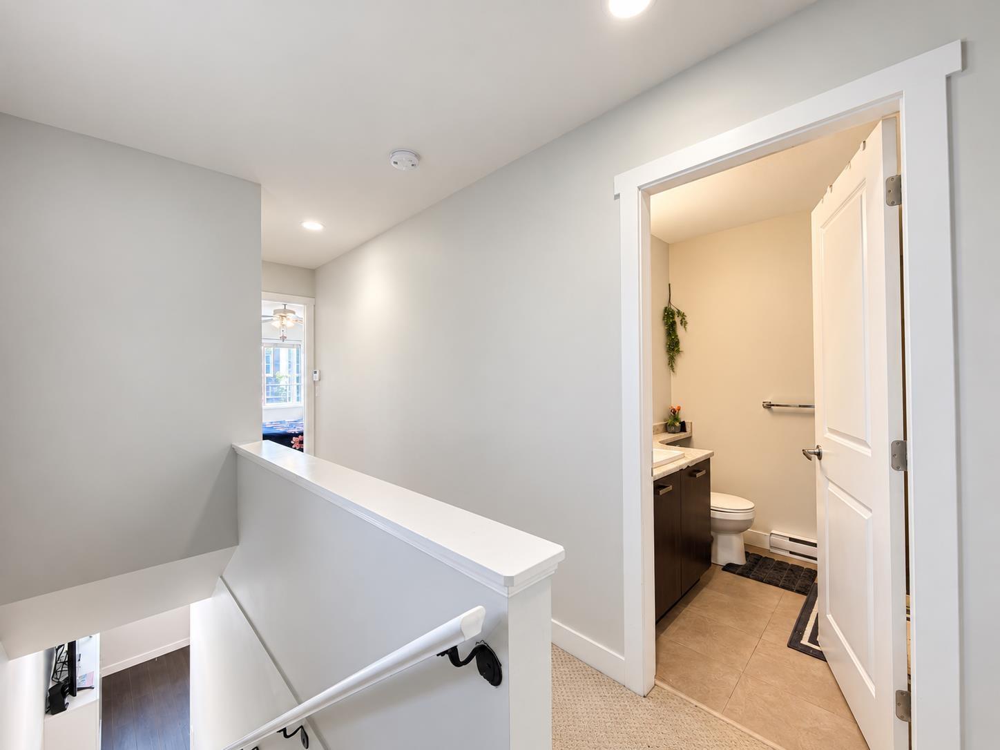 81 5888 144 Street Property Photo 16