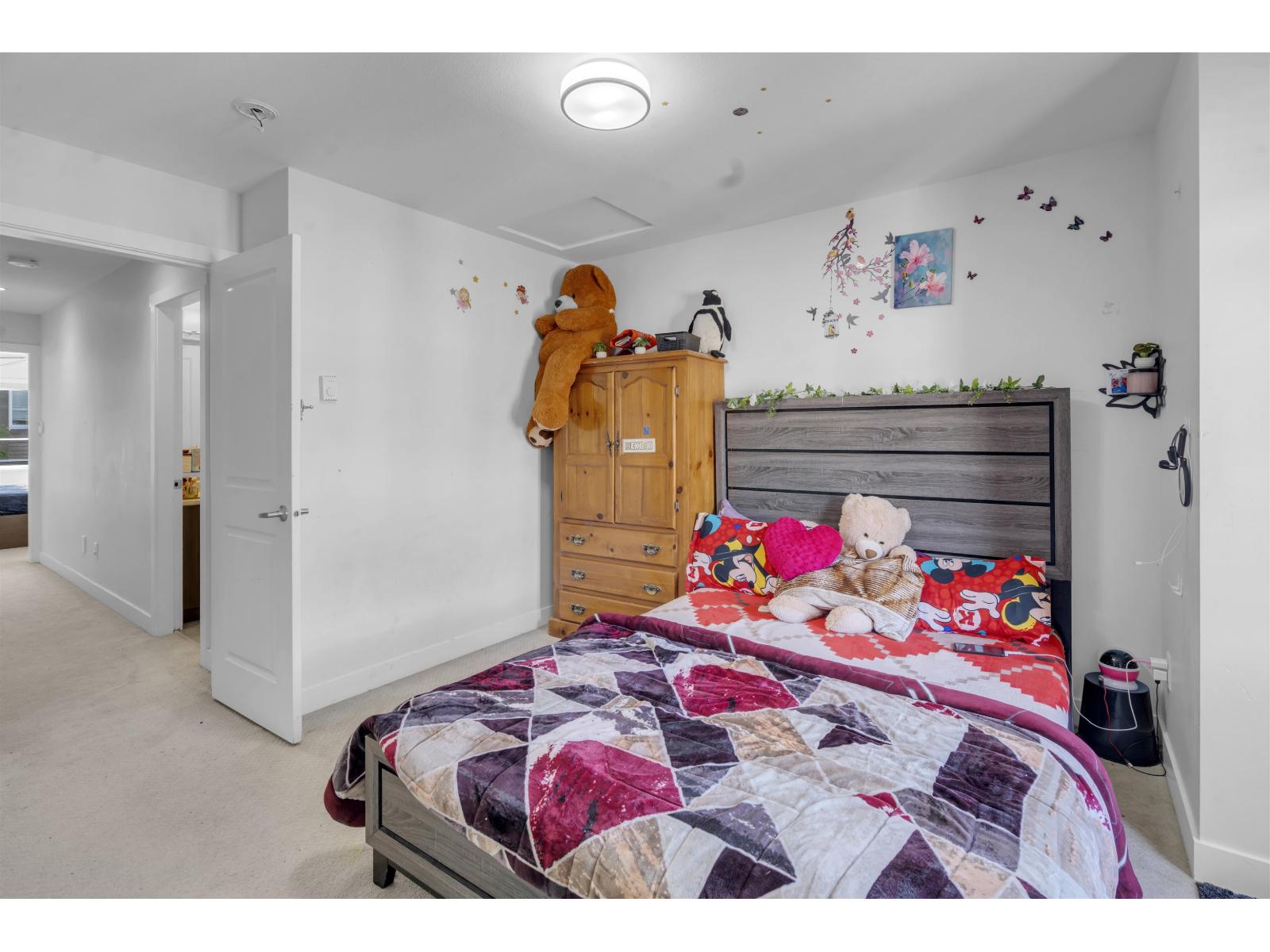 81 5888 144 Street Property Photo 19