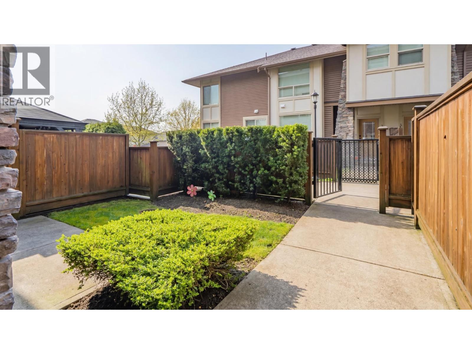 2 10480 248 Street Property Photo 18