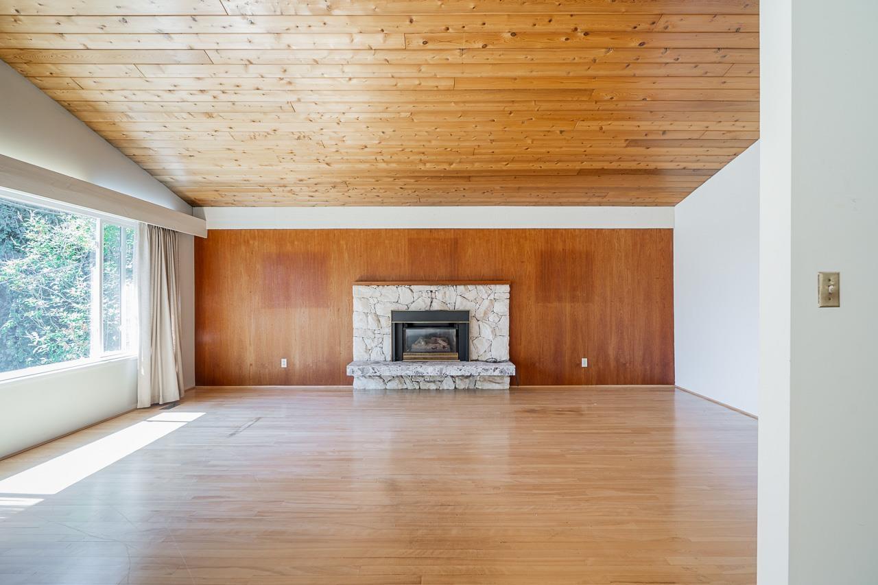 5462 Bakerview Drive Property Photo 5