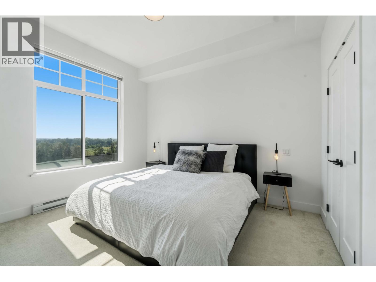9 3552 Victoria Drive Property Photo 14