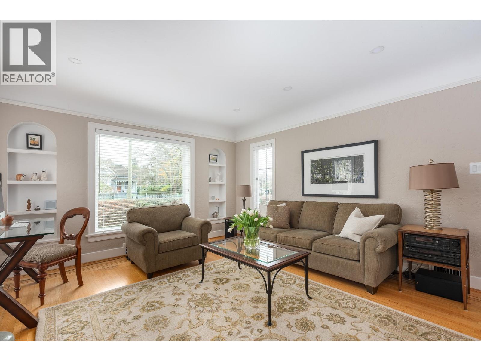 438 Fourth Street Property Photo 4