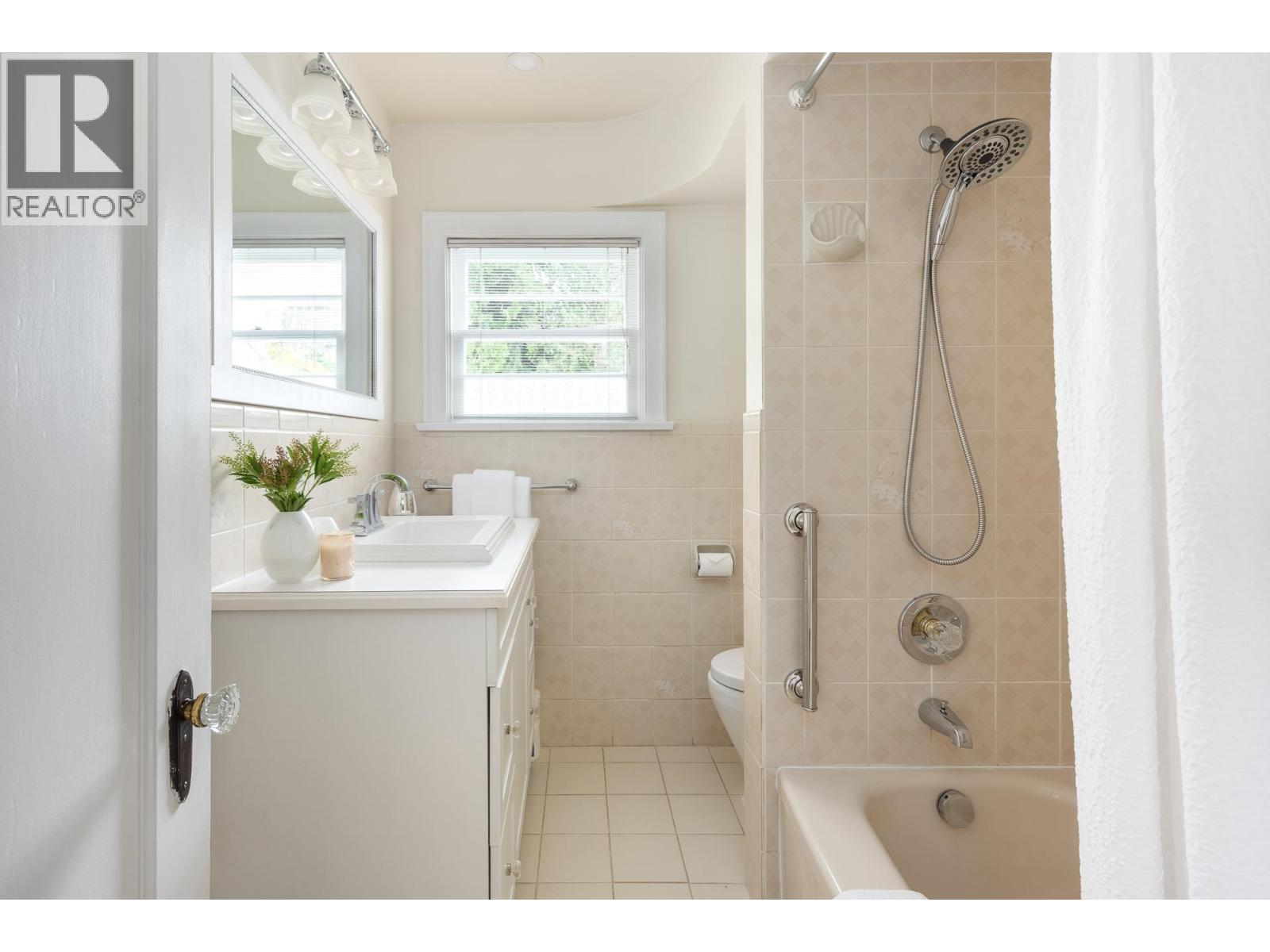 438 Fourth Street Property Photo 14