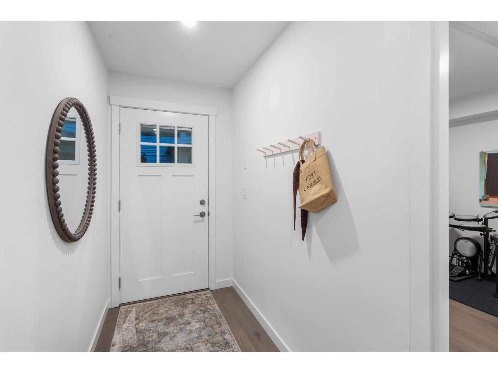 30 9122 King Street Property Photo 2