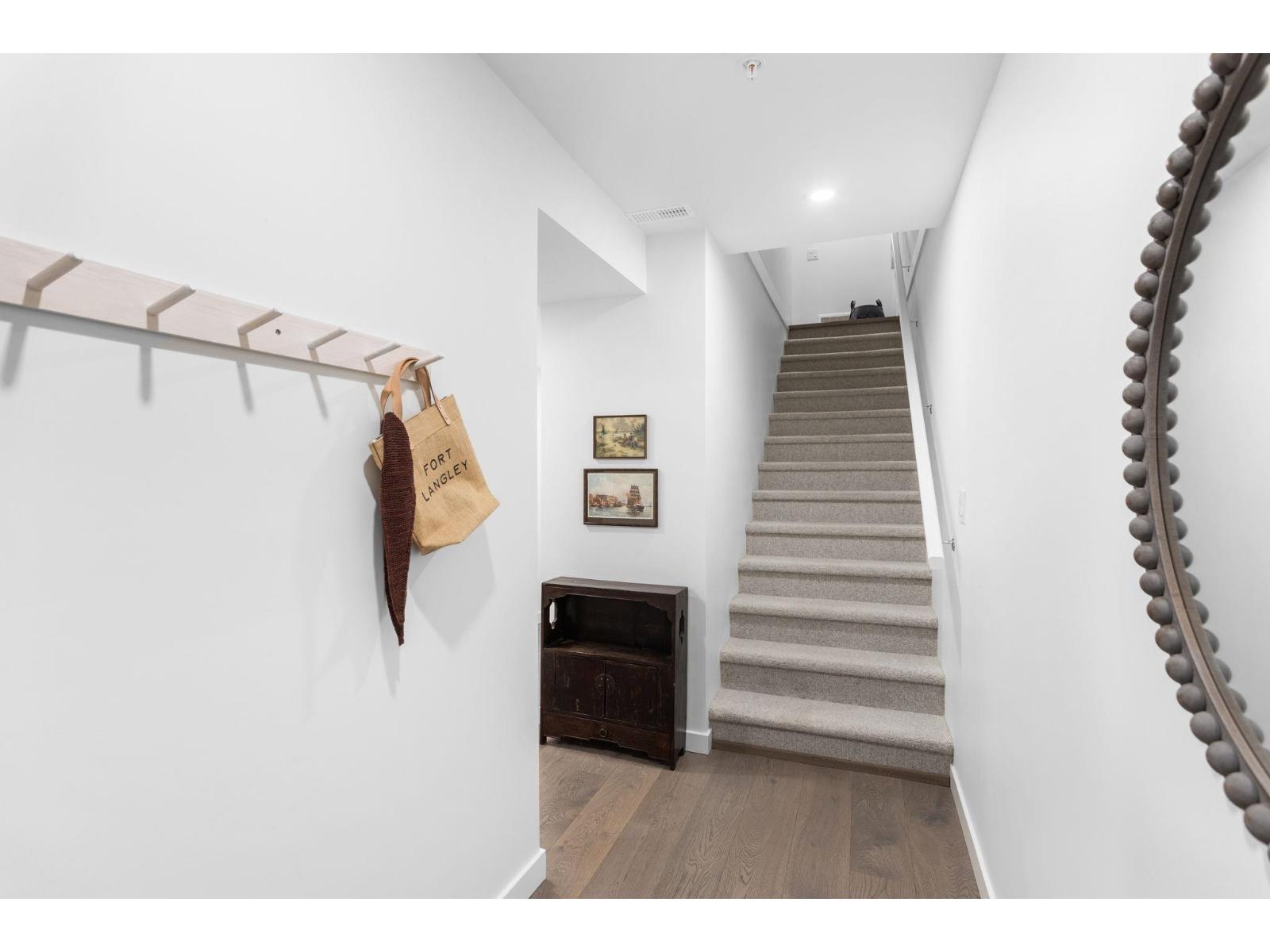 30 9122 King Street Property Photo 3