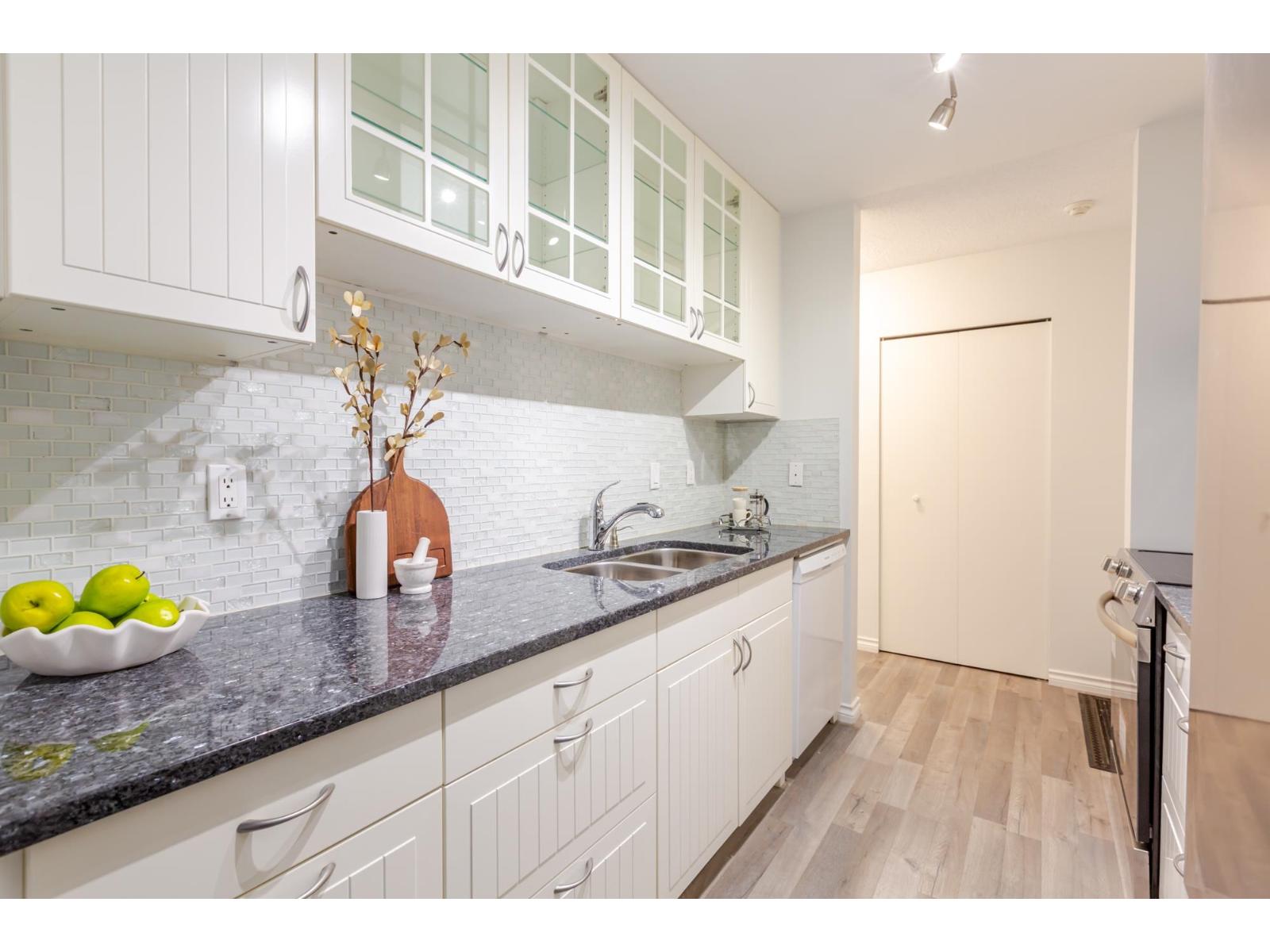 203 12890 17 Avenue Property Photo 12