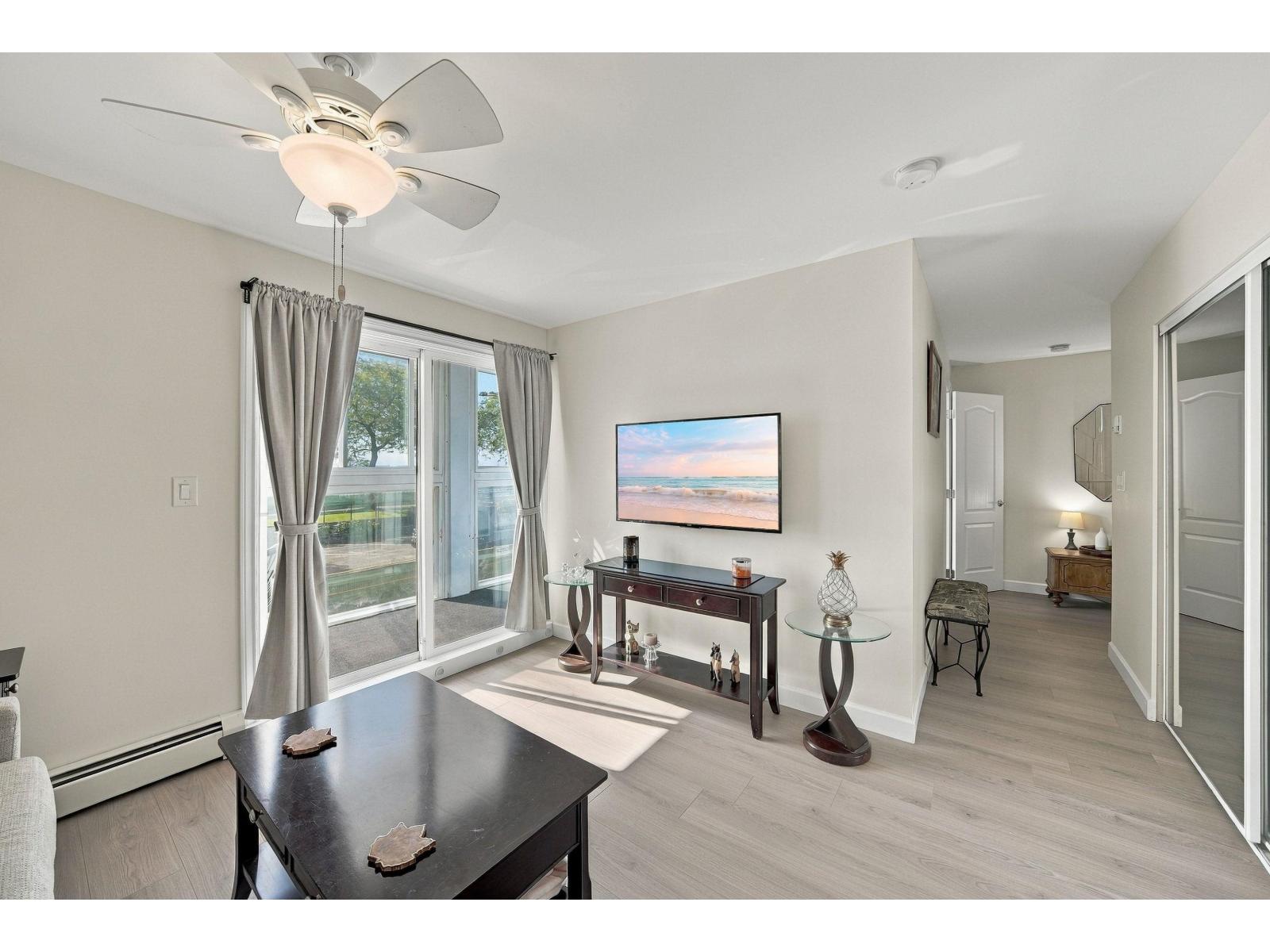 106 14881 Marine Drive Property Photo 4