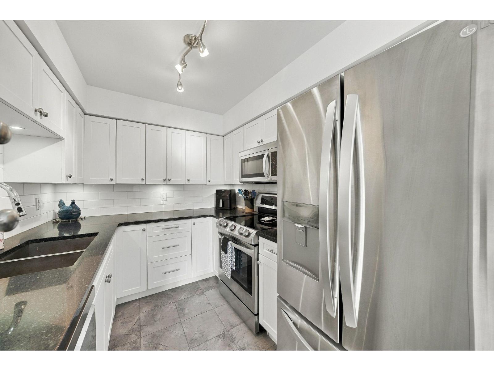 106 14881 Marine Drive Property Photo 7