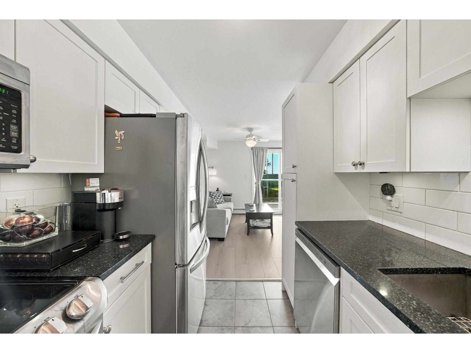 106 14881 Marine Drive Property Photo 8
