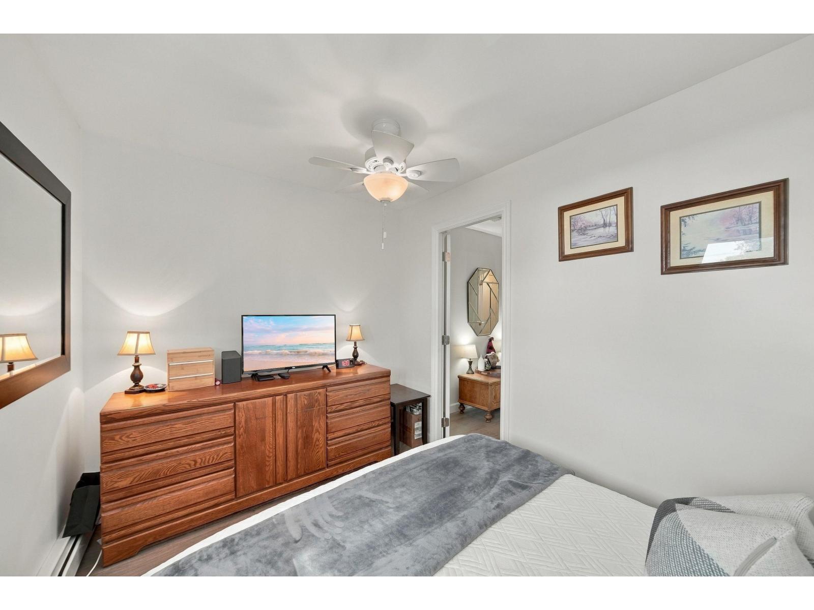 106 14881 Marine Drive Property Photo 10