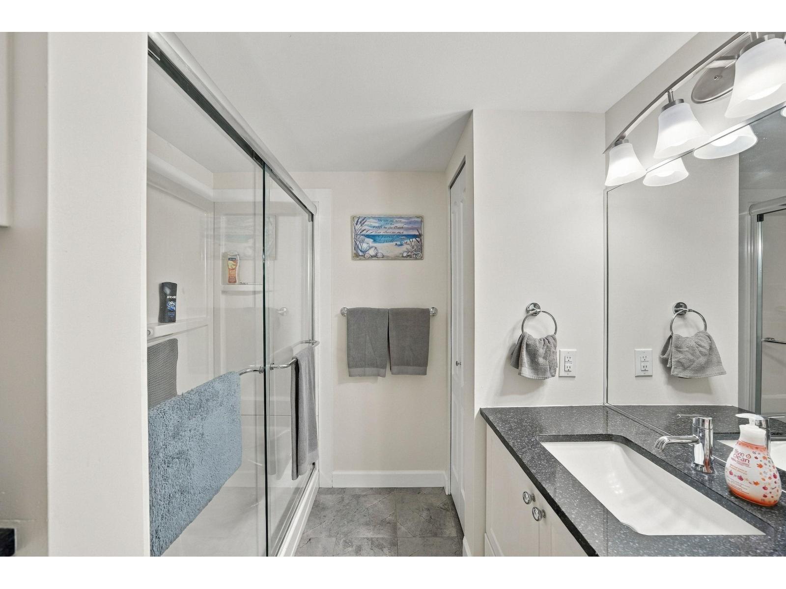 106 14881 Marine Drive Property Photo 11