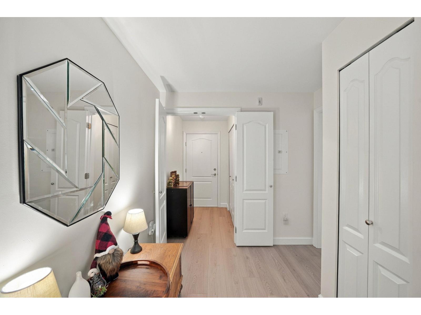 106 14881 Marine Drive Property Photo 12