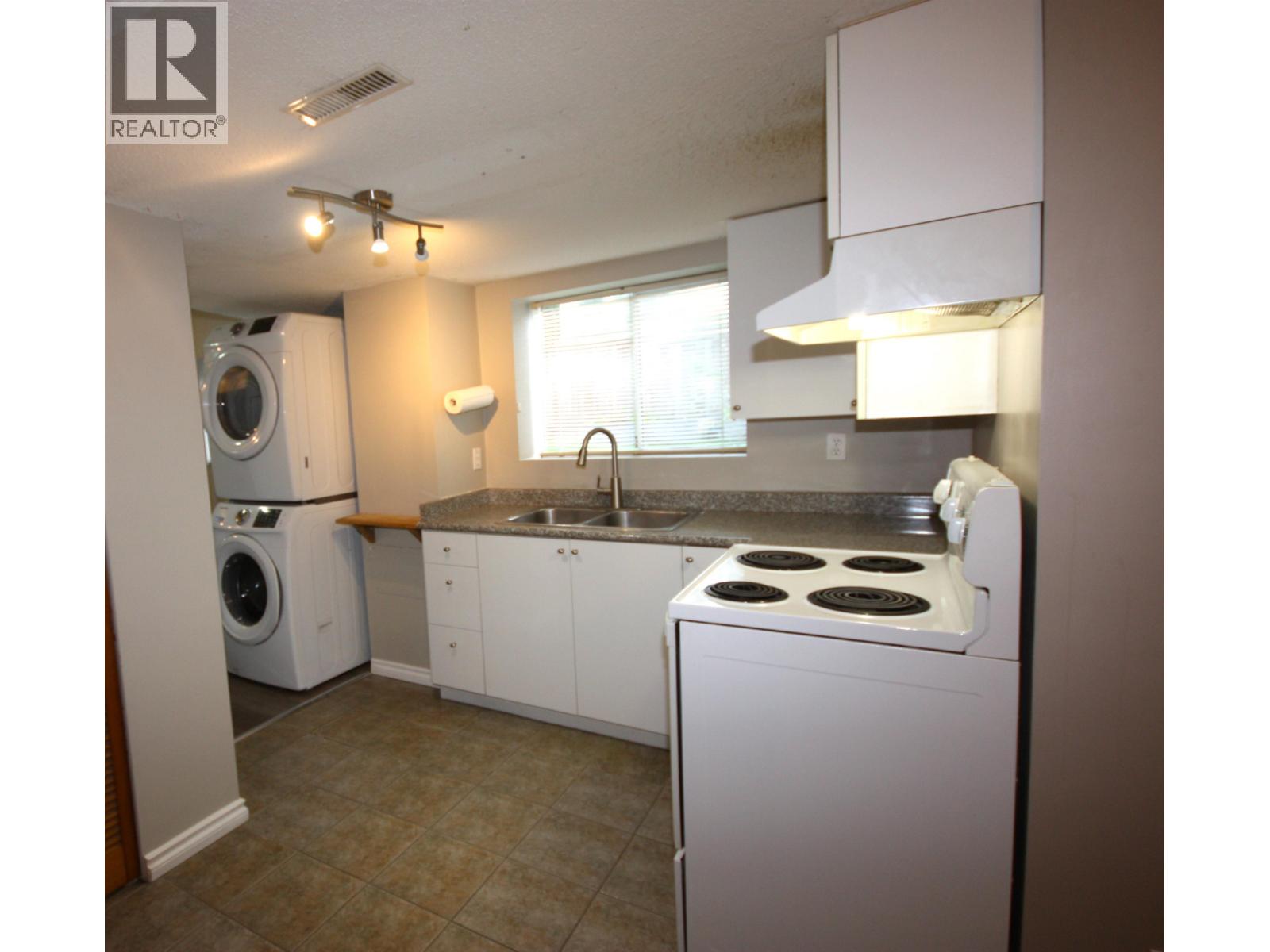 2973 Wembley Drive Property Photo 3