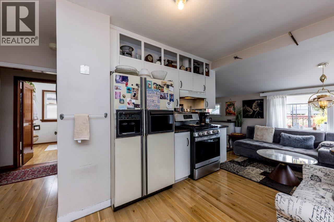 2057 Mahon Avenue Property Photo 4