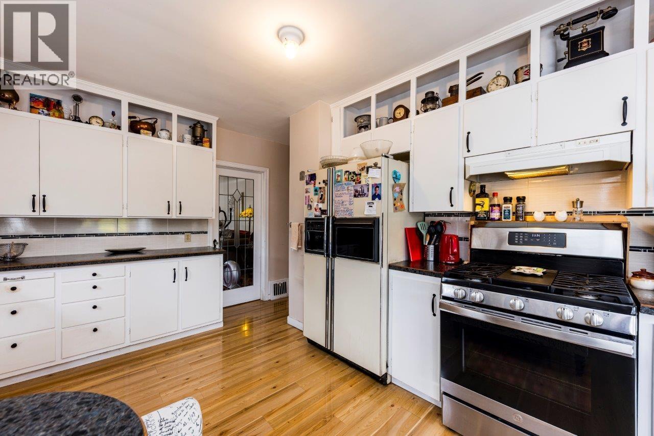 2057 Mahon Avenue Property Photo 7