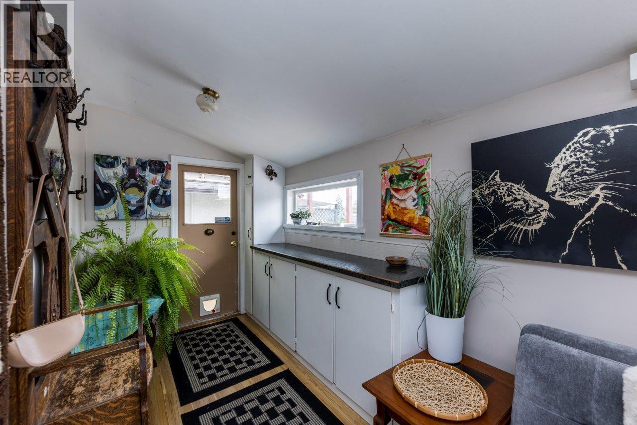 2057 Mahon Avenue Property Photo 9