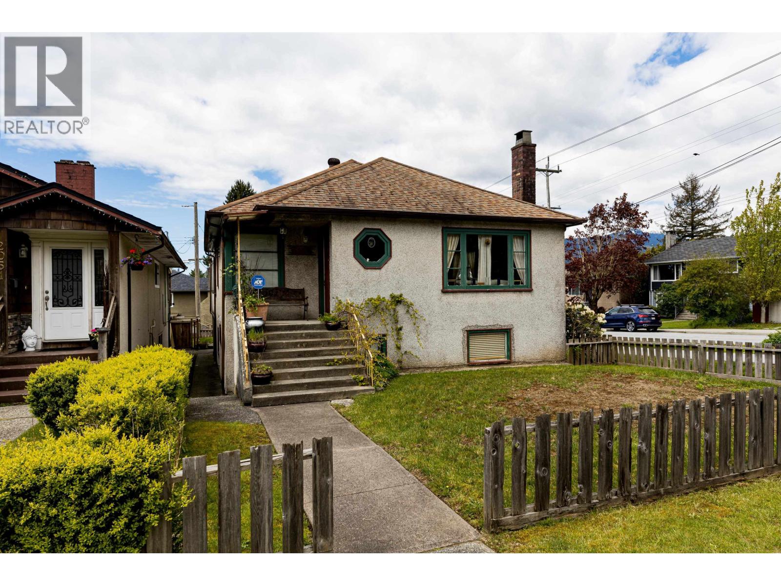2057 Mahon Avenue Property Photo 10