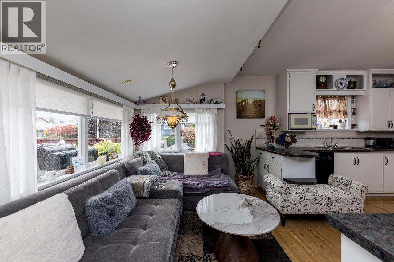 2057 Mahon Avenue Property Photo 11