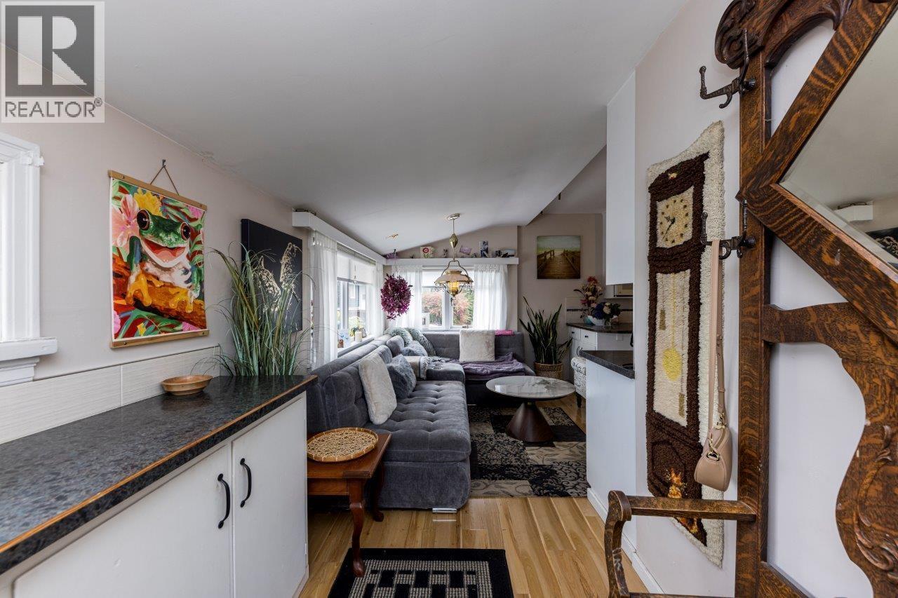2057 Mahon Avenue Property Photo 12