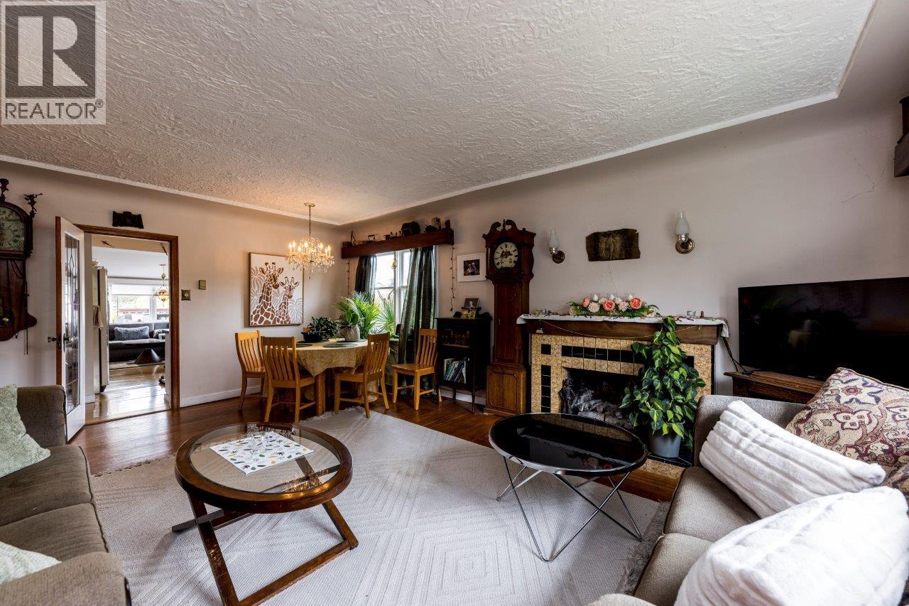 2057 Mahon Avenue Property Photo 13