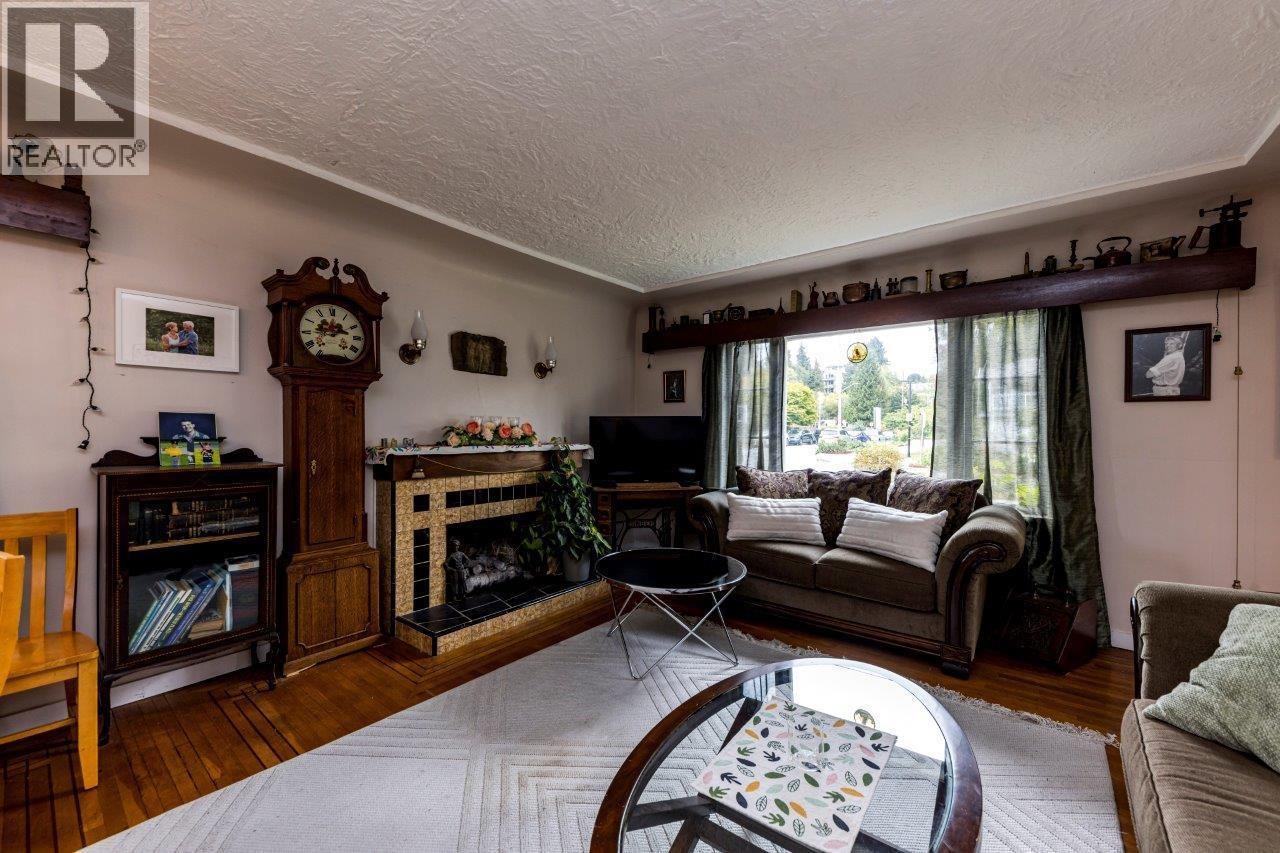 2057 Mahon Avenue Property Photo 16