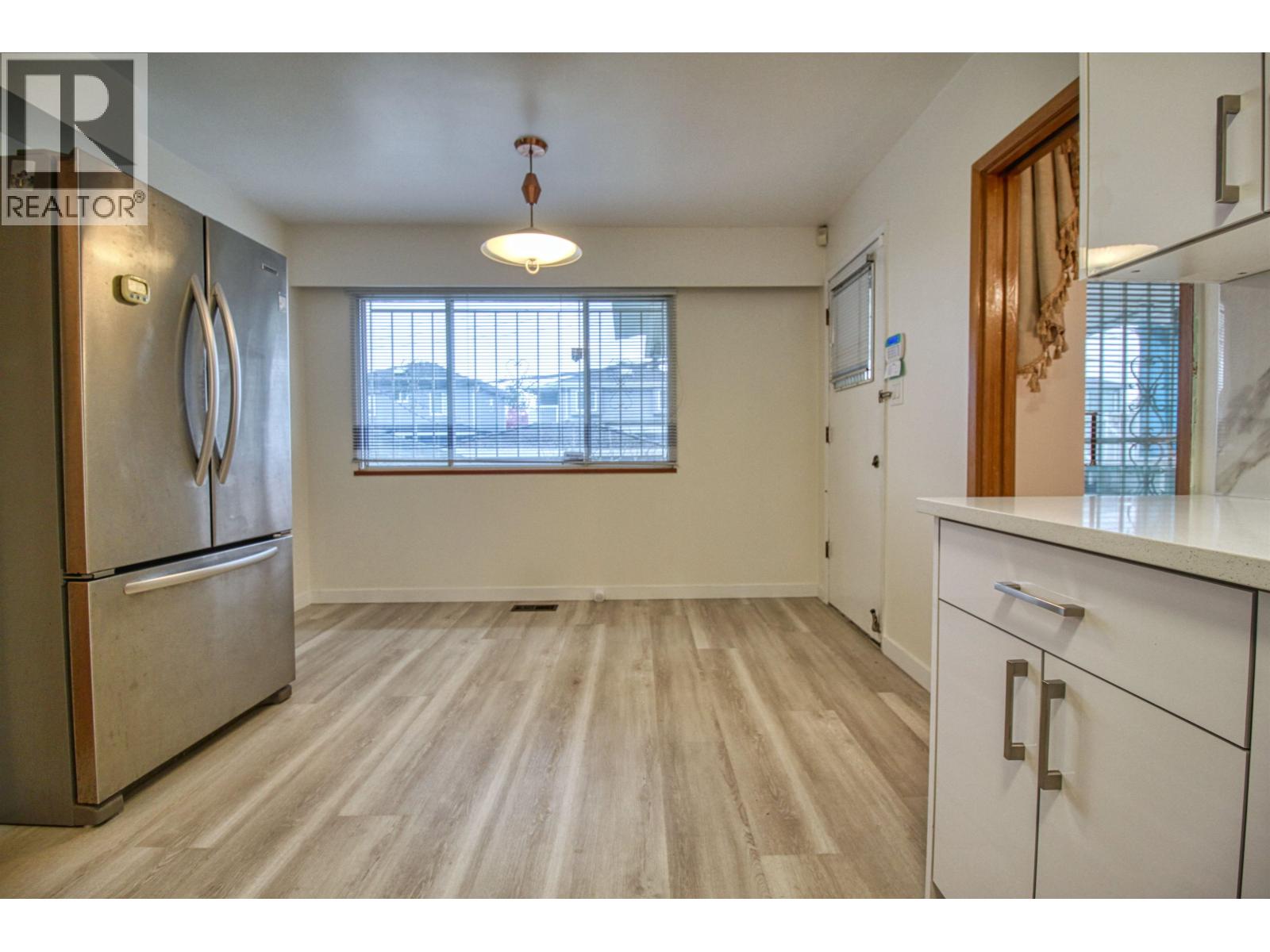 Top 904 E 52nd Avenue Property Photo 10