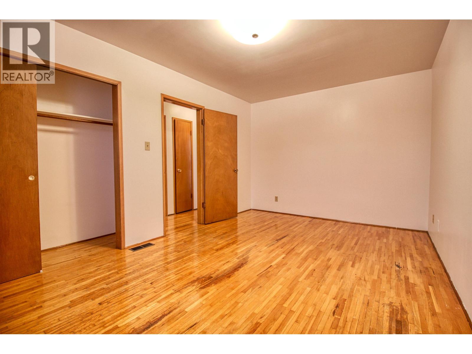 Top 904 E 52nd Avenue Property Photo 14
